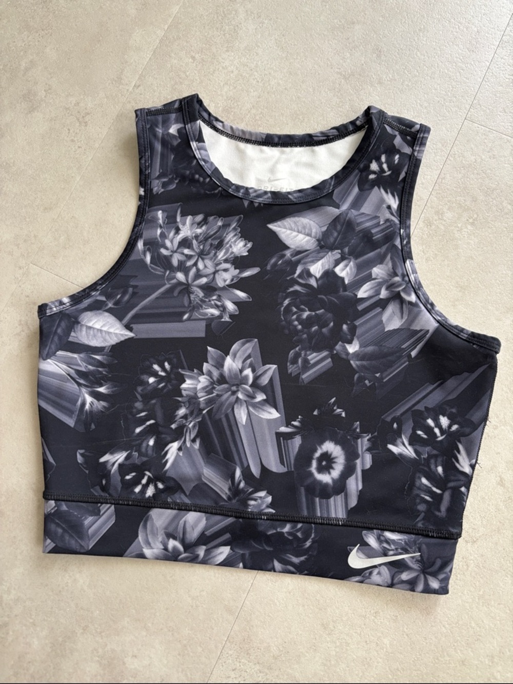 Nike Women's Black & Gray Floral Cropped Athletic Tank